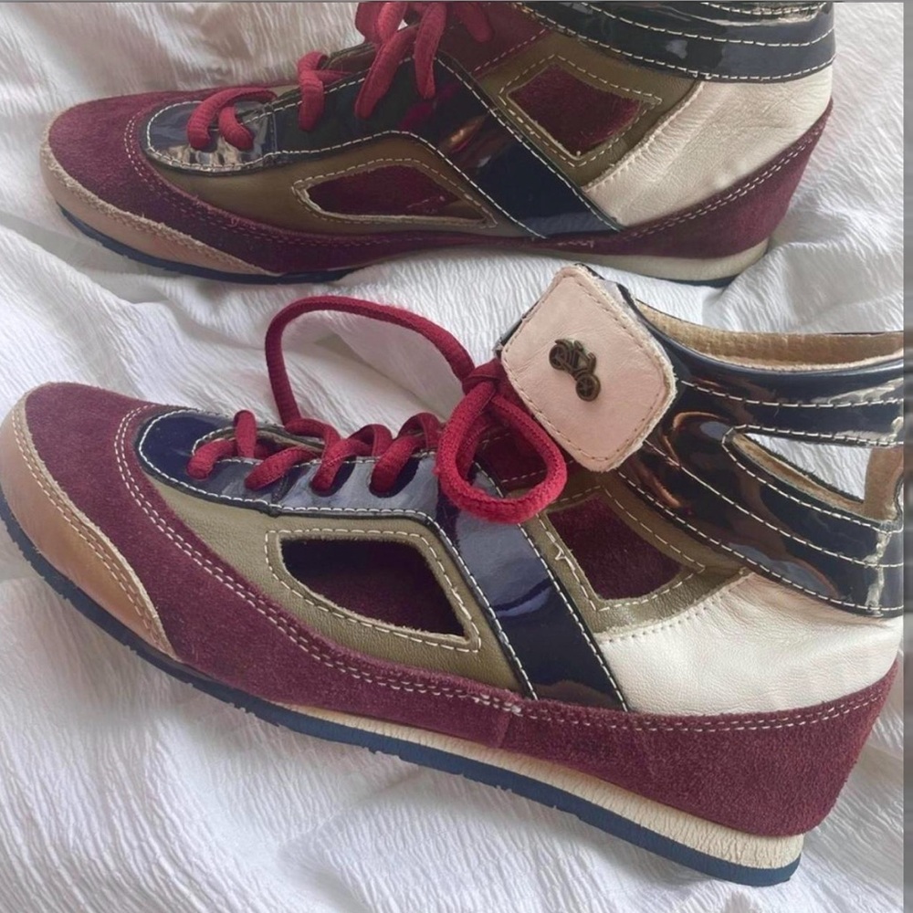Tri color Satori trainers!